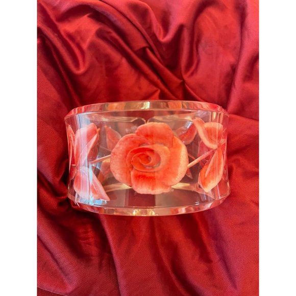 Lucite Bangle With Reverse Incised Roses Chunky Statement Retro - Picture 2 of 8